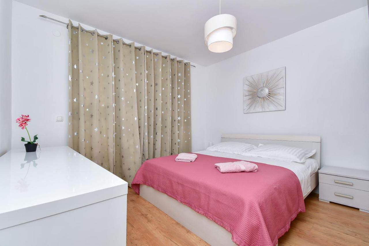 Apartment Ela Omis