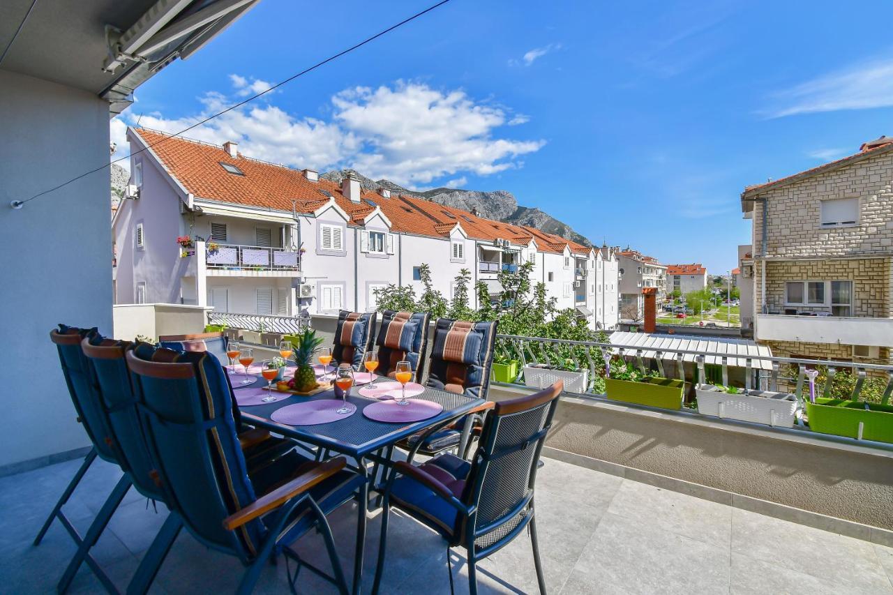 Apartment Ela Omis
