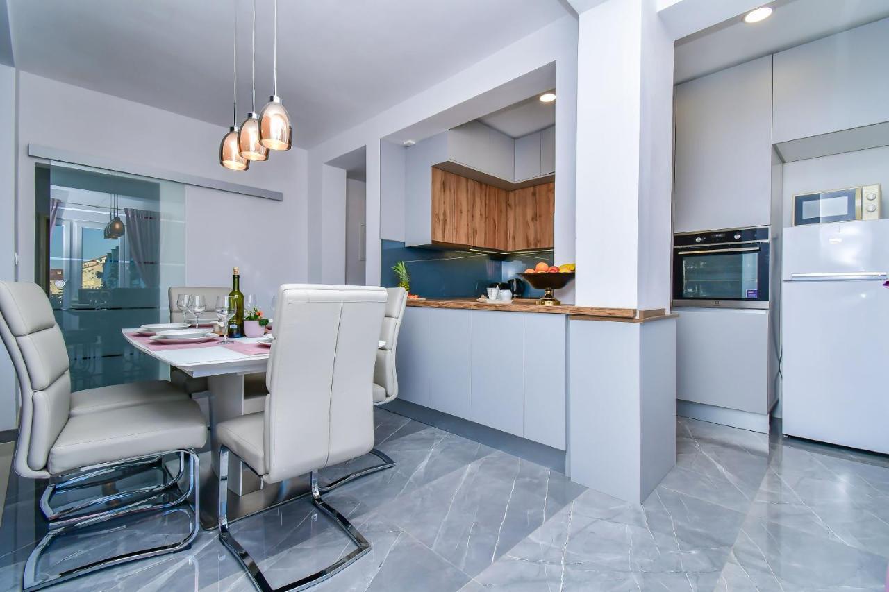 Ela Apartment